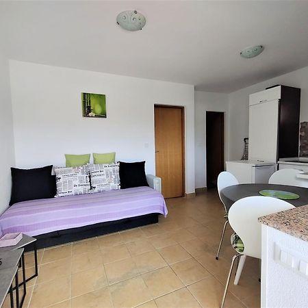 Apartman Kristina Vrbnik Esterno foto